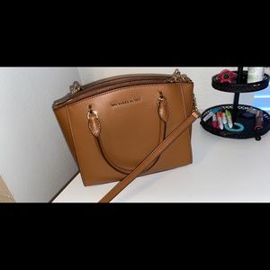 Micheal Kors Small Ellis satchel/crossbody.